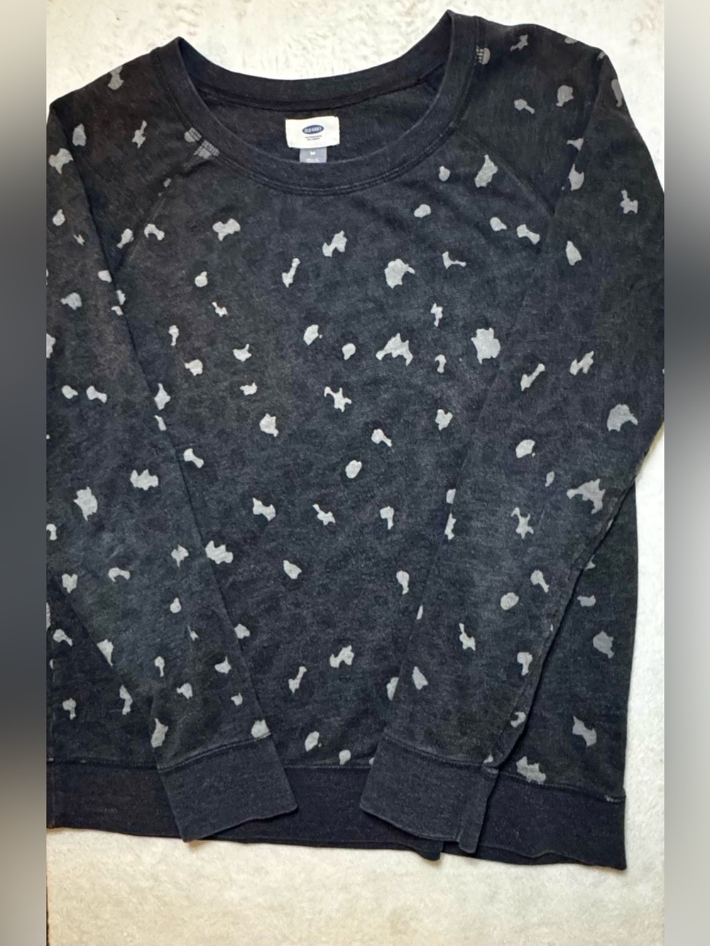 Old Navy Medium Black Heather Crewneck Sweater with Gray Animal Print